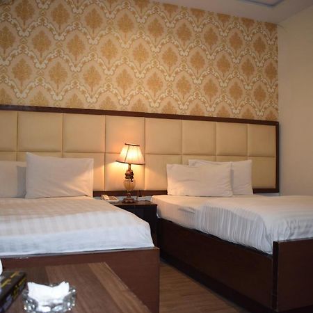 Hotel Pak Continental Мултан Екстериор снимка
