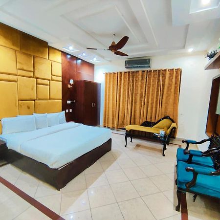 Hotel Pak Continental Мултан Екстериор снимка