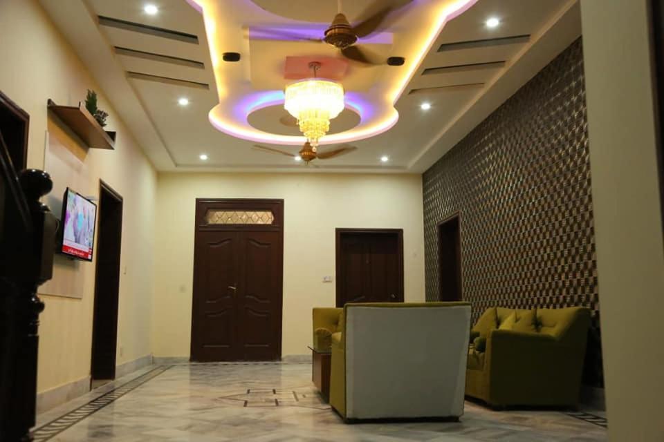 Hotel Pak Continental Мултан Екстериор снимка
