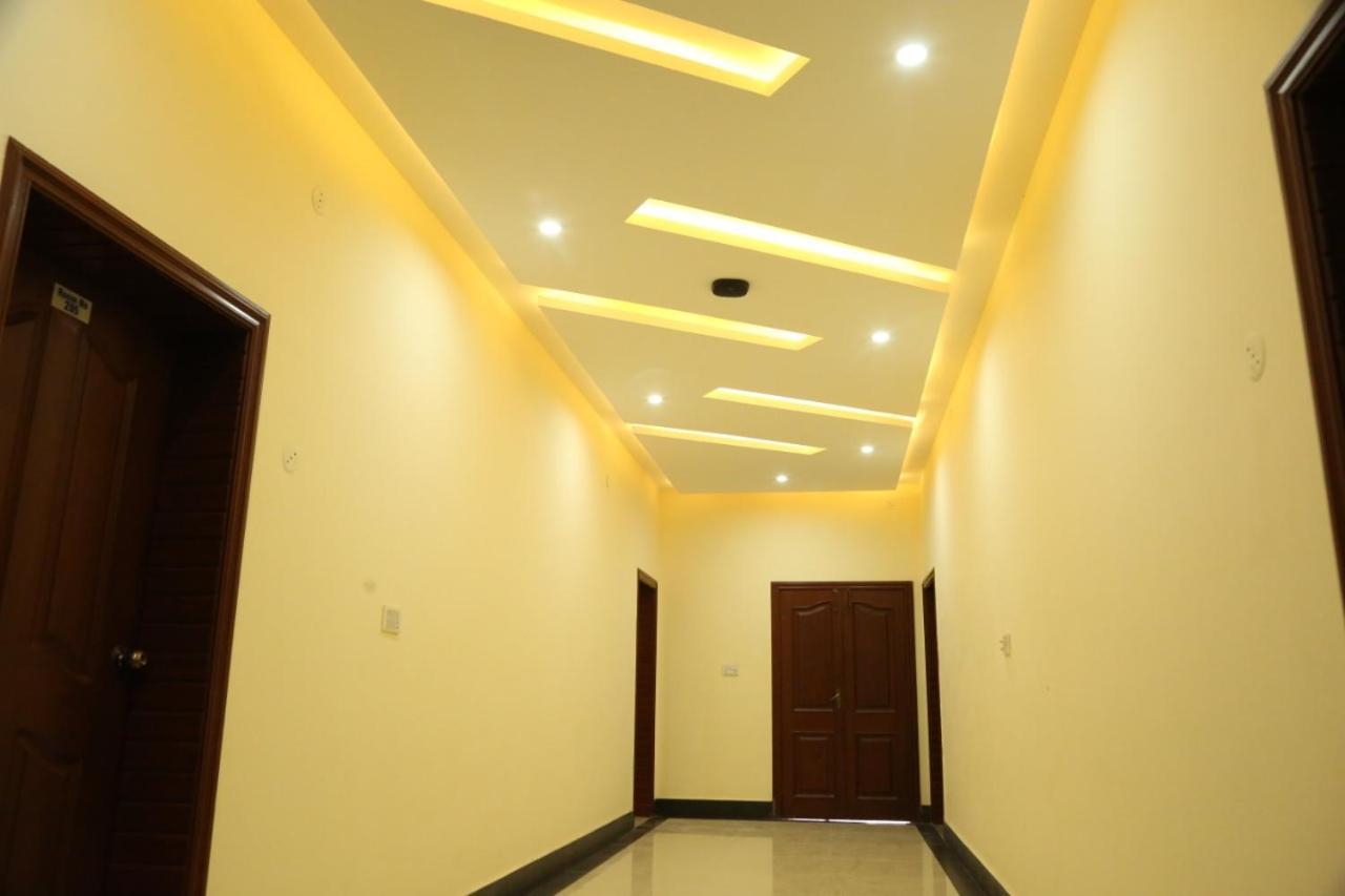 Hotel Pak Continental Мултан Екстериор снимка