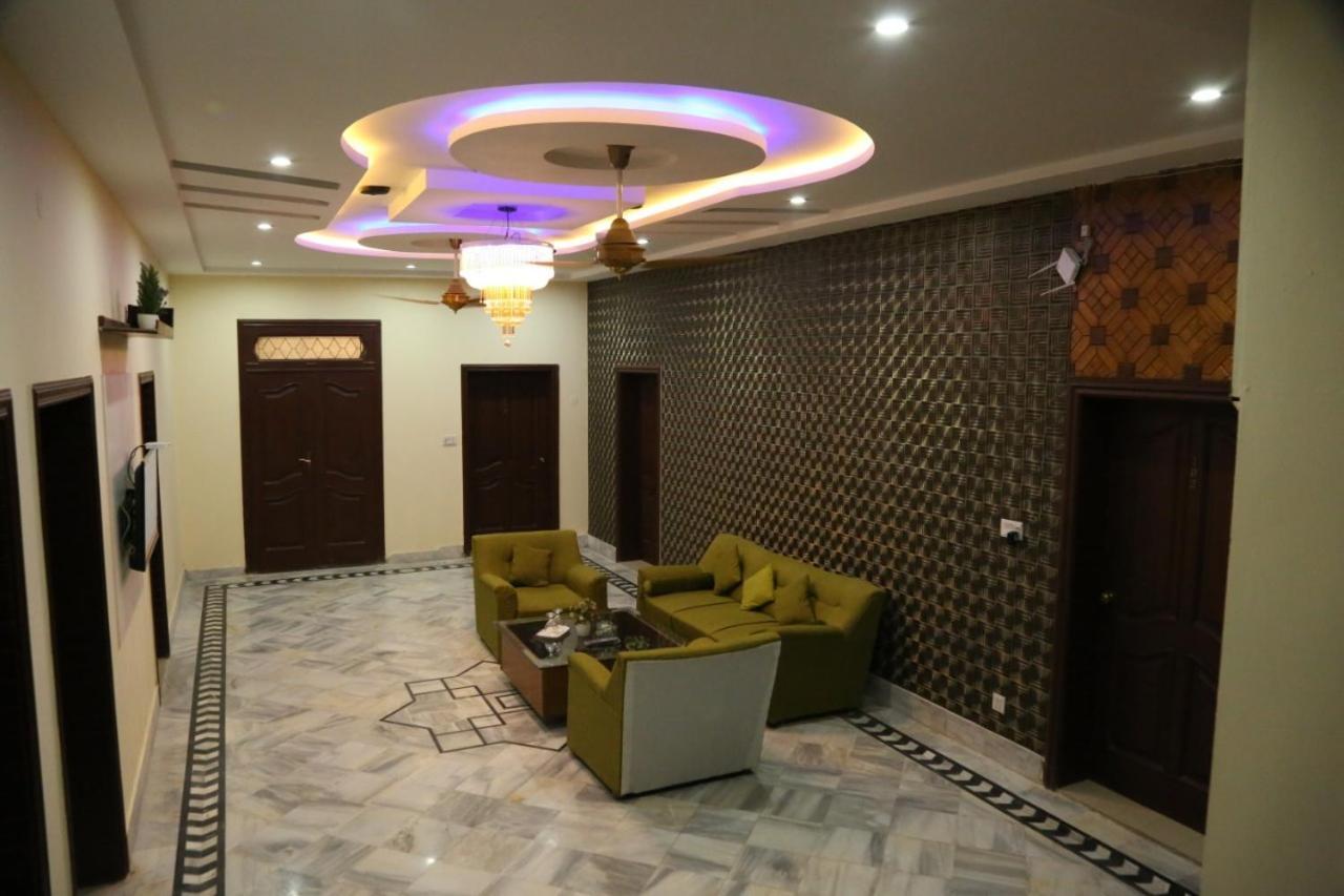 Hotel Pak Continental Мултан Екстериор снимка