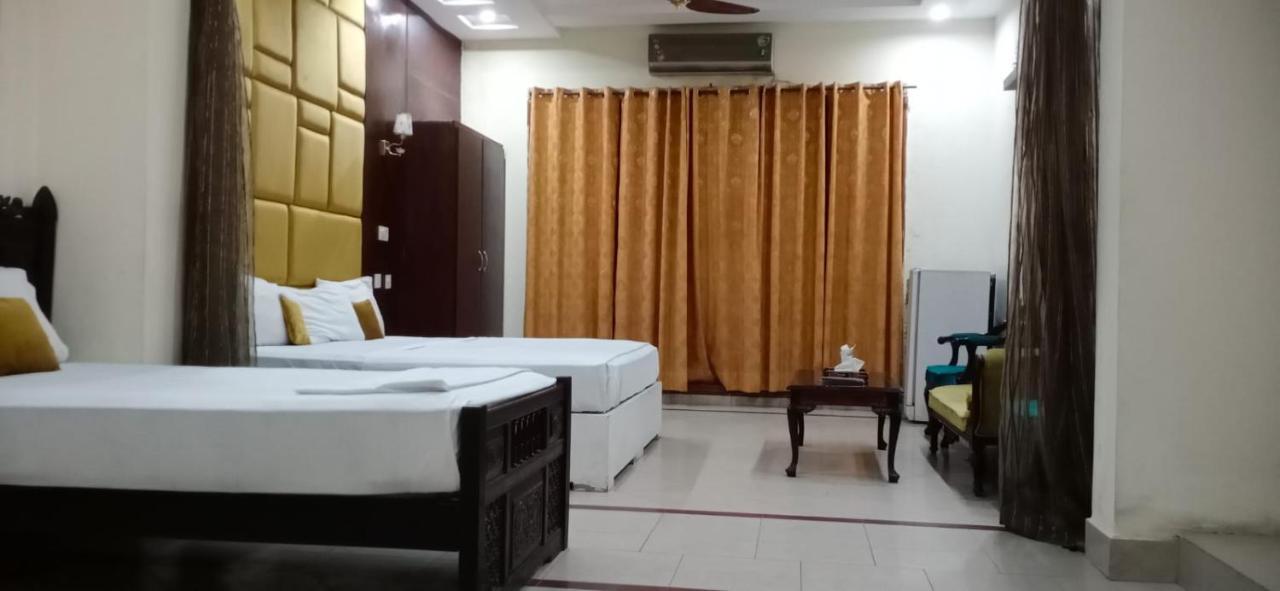 Hotel Pak Continental Мултан Екстериор снимка