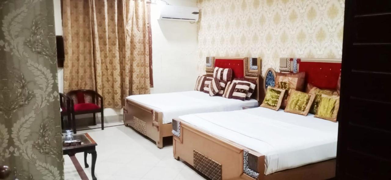 Hotel Pak Continental Мултан Екстериор снимка