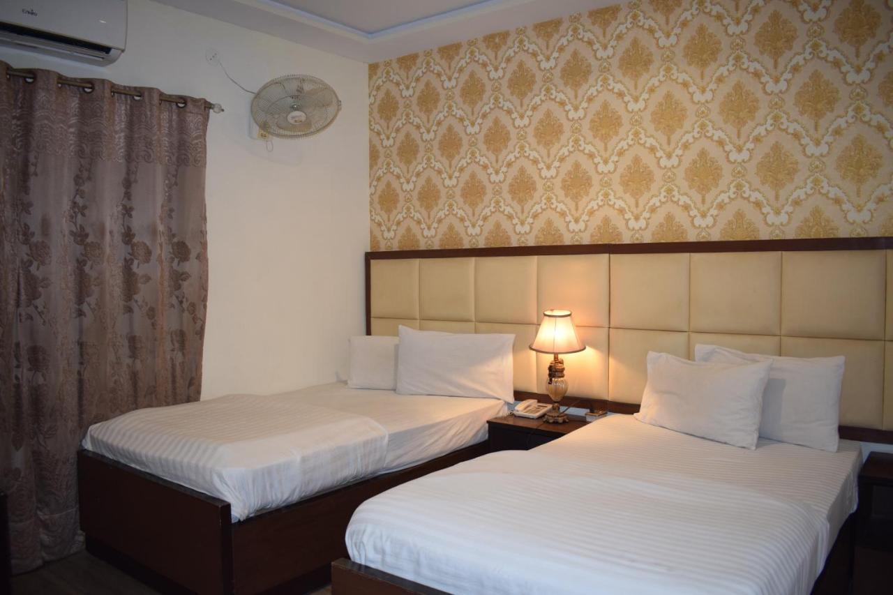 Hotel Pak Continental Мултан Екстериор снимка