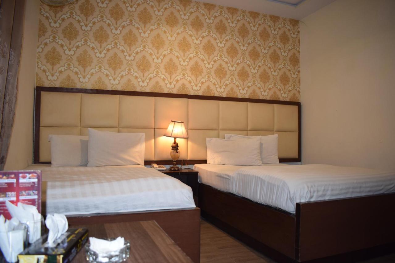 Hotel Pak Continental Мултан Екстериор снимка