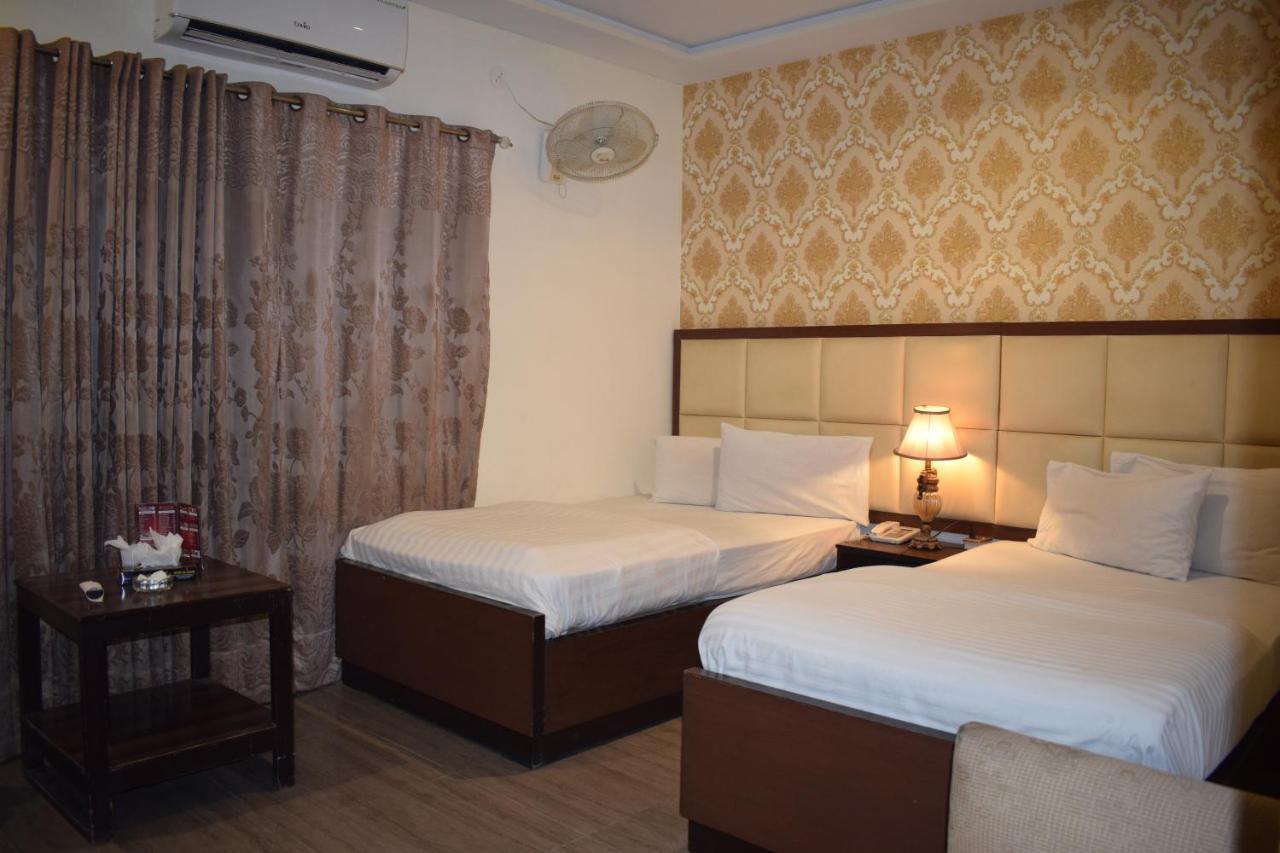 Hotel Pak Continental Мултан Екстериор снимка