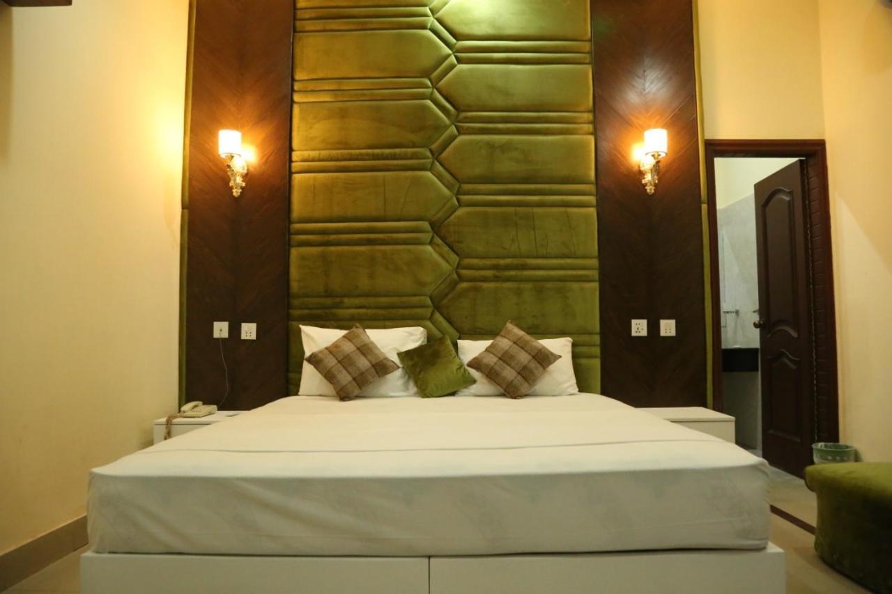 Hotel Pak Continental Мултан Екстериор снимка