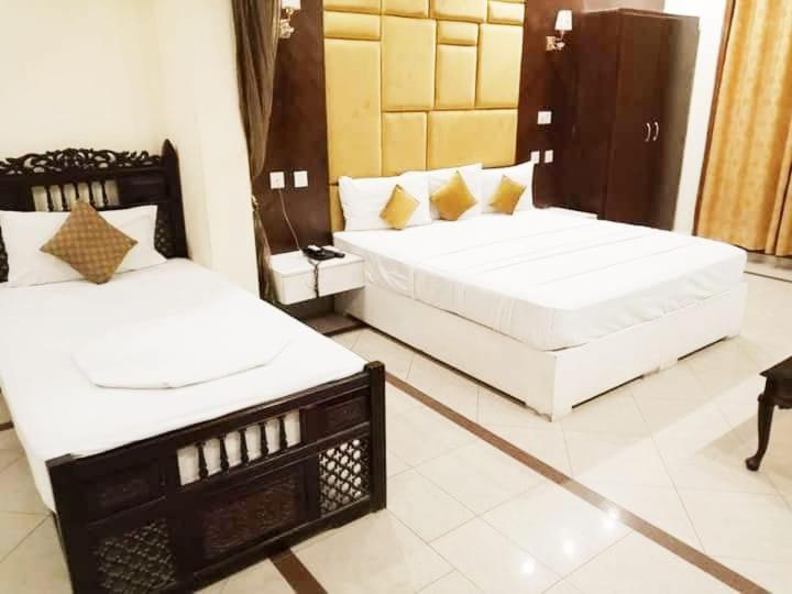 Hotel Pak Continental Мултан Екстериор снимка