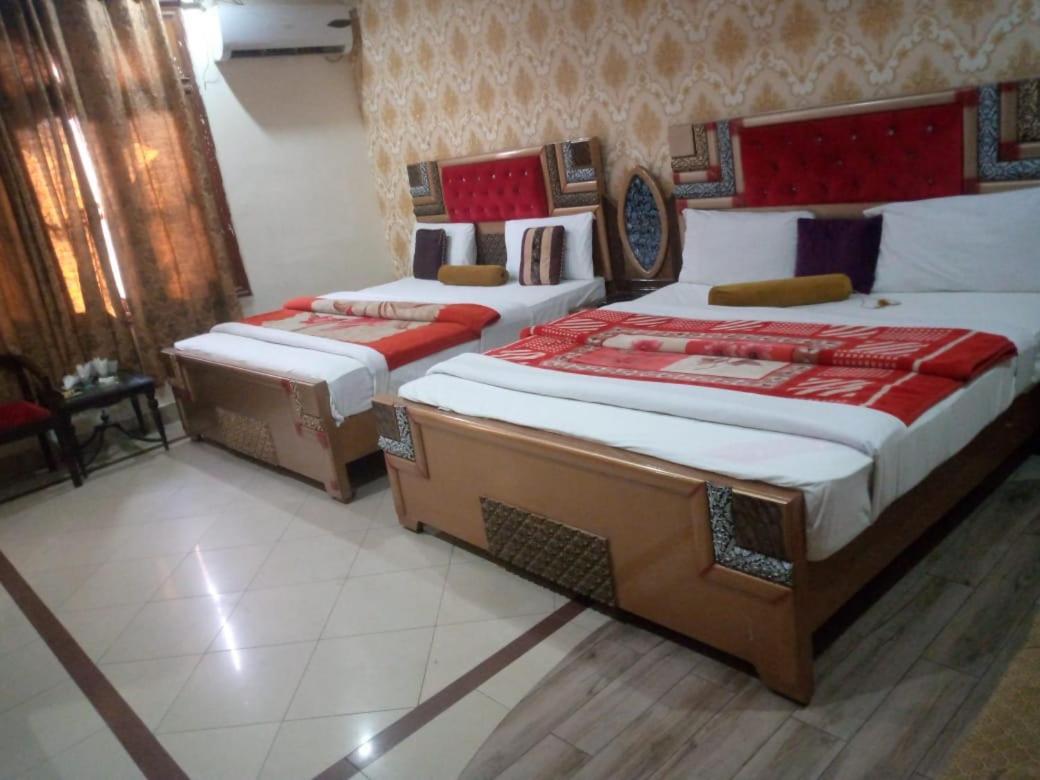 Hotel Pak Continental Мултан Екстериор снимка