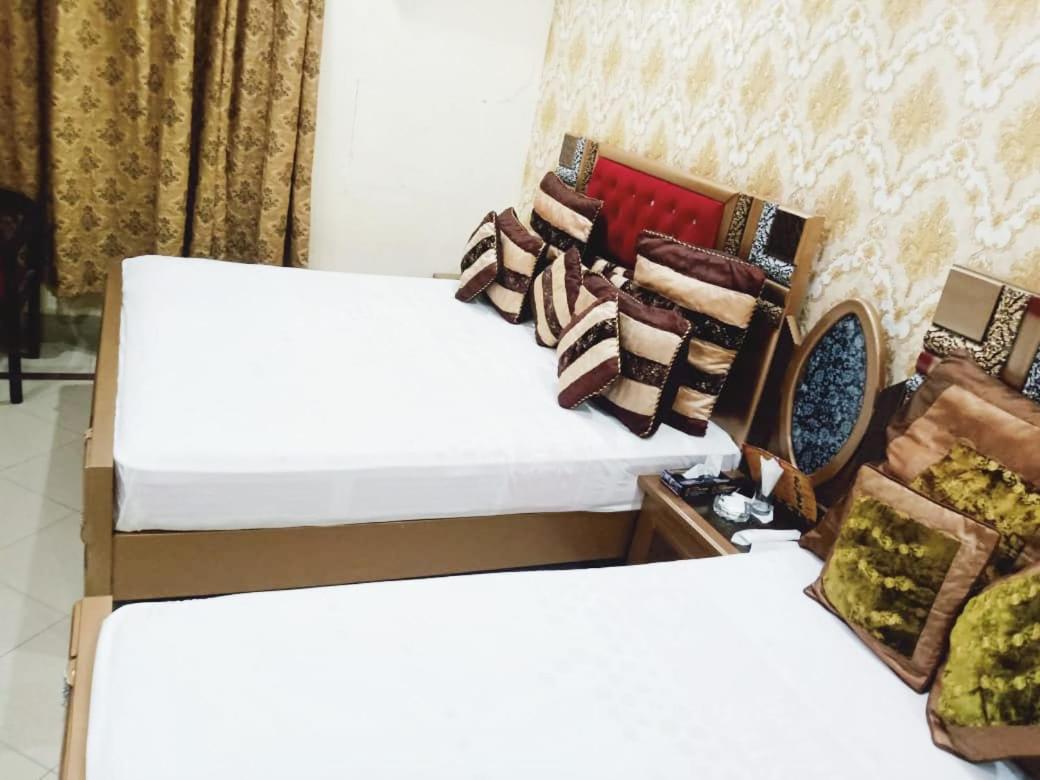 Hotel Pak Continental Мултан Екстериор снимка
