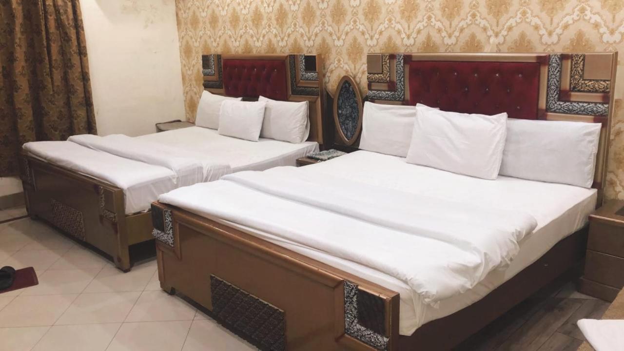 Hotel Pak Continental Мултан Екстериор снимка