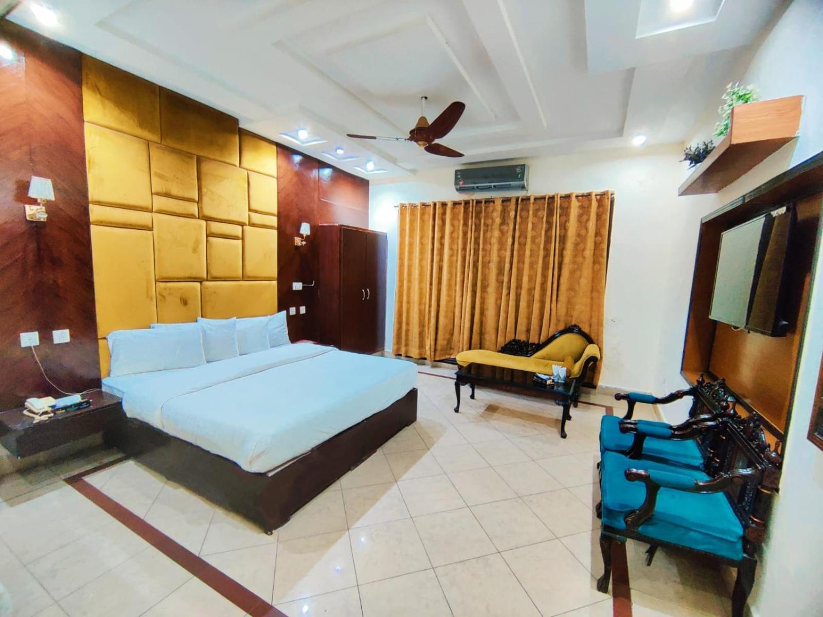 Hotel Pak Continental Мултан Екстериор снимка