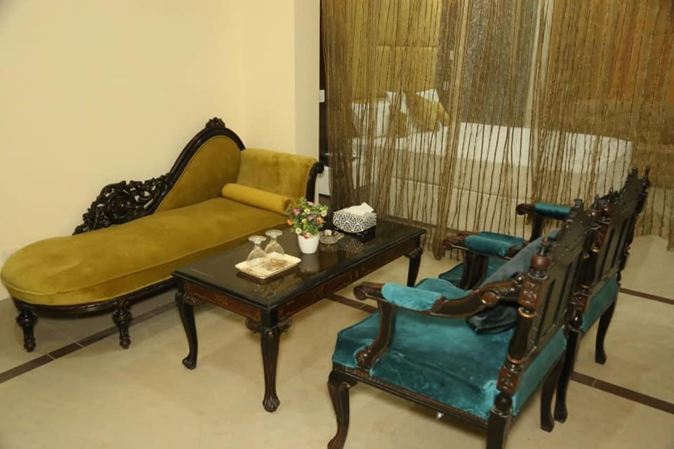 Hotel Pak Continental Мултан Екстериор снимка